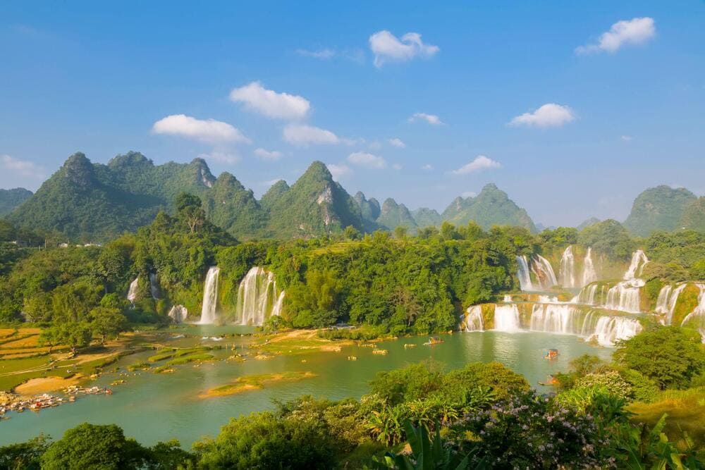 To make your journey to Ban Gioc Waterfall safe, smooth, and truly memorable, it is important to plan carefully and follow responsible travel practices (Source: Freepik)